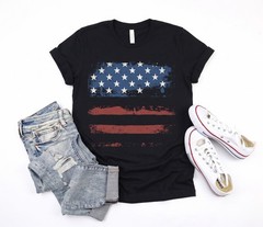 Grunge American Flag T-Shirt: Patriotic Fourth of July Unisex Tee