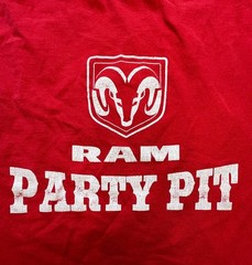 Vintage 99.5 WYCD Detroit Ram Party Pit Graphic T Shirt Red Gildan Size L