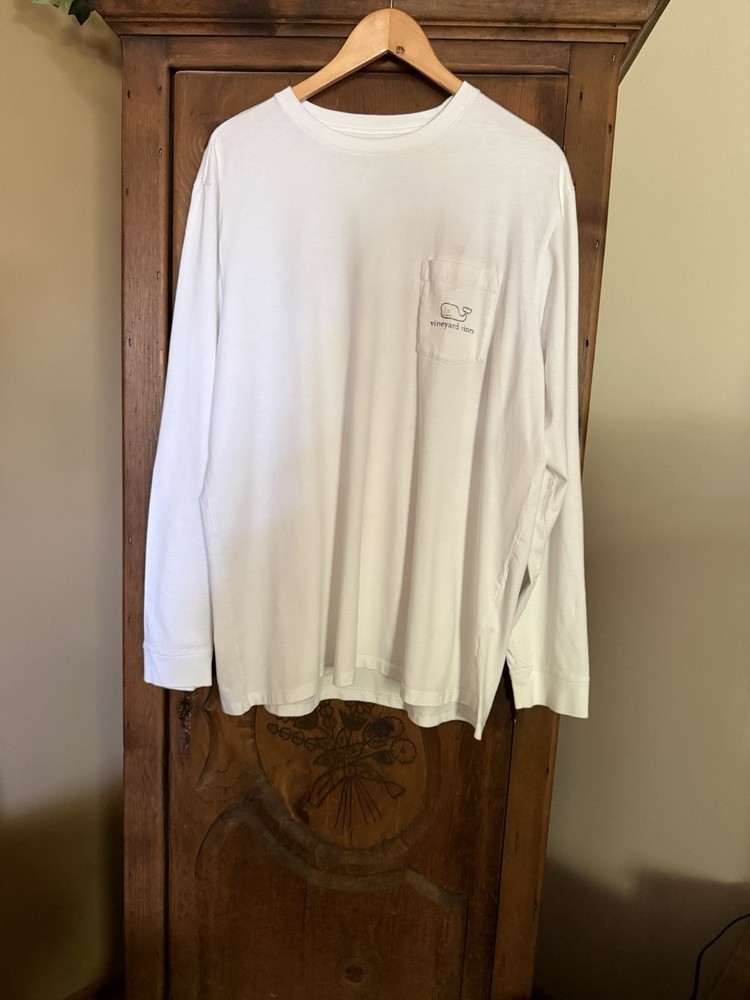 Vineyard Vines Men’s XL White 100% Cotton L/S Whale Graphic Crew Neck Pocket Tee