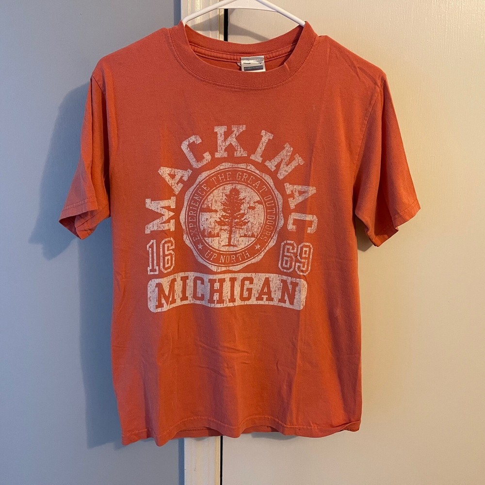Mackinac Is. Michigan Great Outdoors Graphic Short Sleeve T-Shirt Orange Small