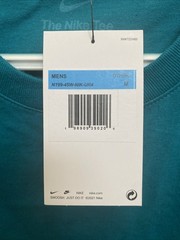 The Nike Tee Men’s Medium Short Sleeve Crew Neck T-Shirt Teal Blue Logo NWT