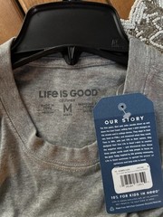 NWT Men’s LIFE IS GOOD M PEACE. LOVE. DOGS CRUSHER TSHIRT WITH YELLOW LAB