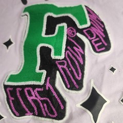 FIRST ROW Art & Design Department Lavender Embroidered / Graphic T-shirt Sz LG