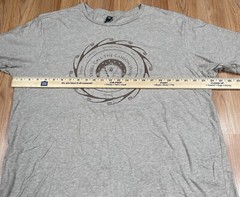 District Made Graphics T-Shirt Mens 2XL Extra Extra Large Gray Short Sleeve