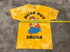Vintage Y2K Arthur And Buster Bunny Hugs Not Drugs 2001 Marc Brown T-Shirt M