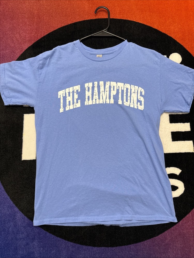 Men’s Medium The Hamptons New York Tourist Light Blue Graphic T Shirt Faded Font