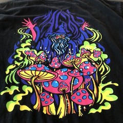 ALAB T-Shirt Mushroom Wizard Magic Graphic Tee Psychedelic Neon Size Large Cool