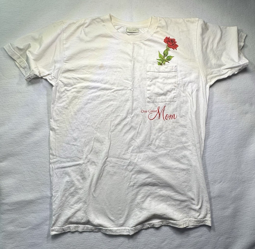 Lord & Taylor White “One Great Mom” Rose Graphic Pocket Tee – One Size