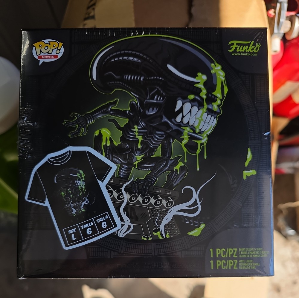 Alien Funko Pop 40th Anniversary Target Exclusive Collectors Ed. w/ Large Shirt