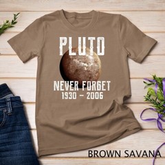 Vintage Pluto Never Forget Graphic – Funny Space Science Unisex T-shirt