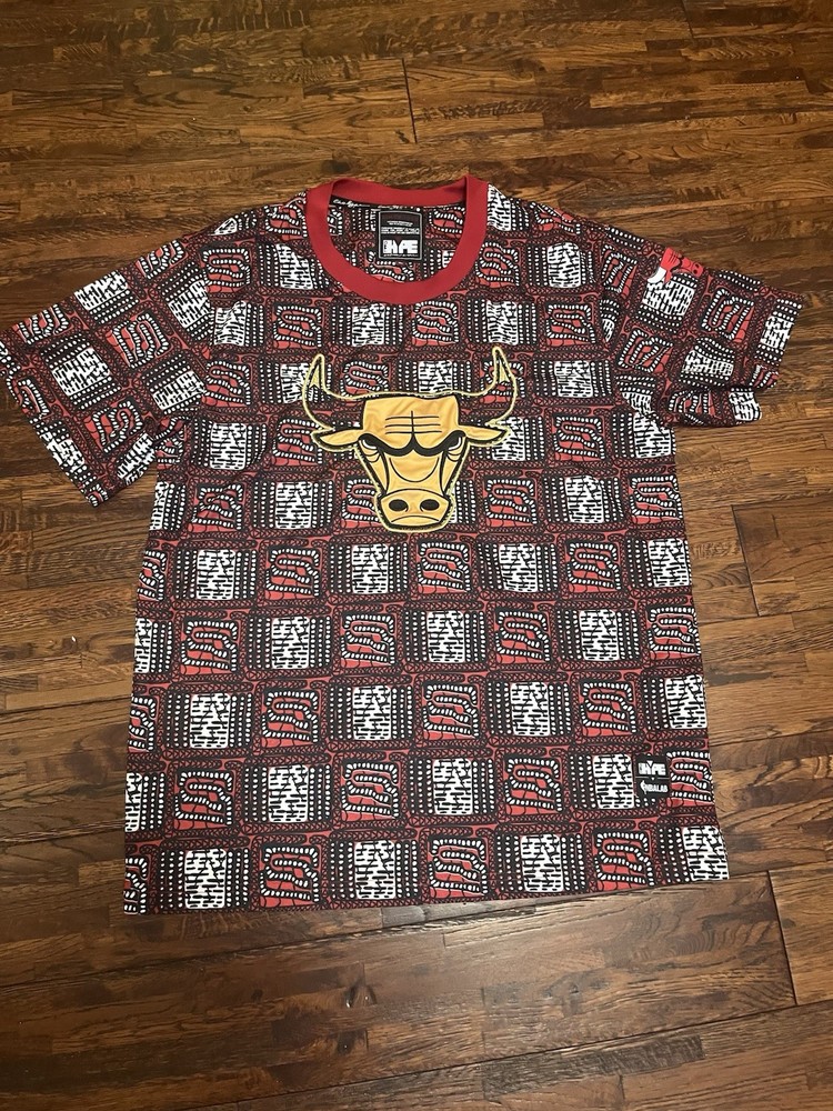 Chicago Bulls Two Hype Original 90’s Kente Letter Performance T-Shirt – Large