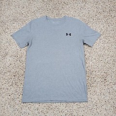 Under Armour Shirt Mens Small Gray Black Logo Heatgear Athletic Outdoors A7*