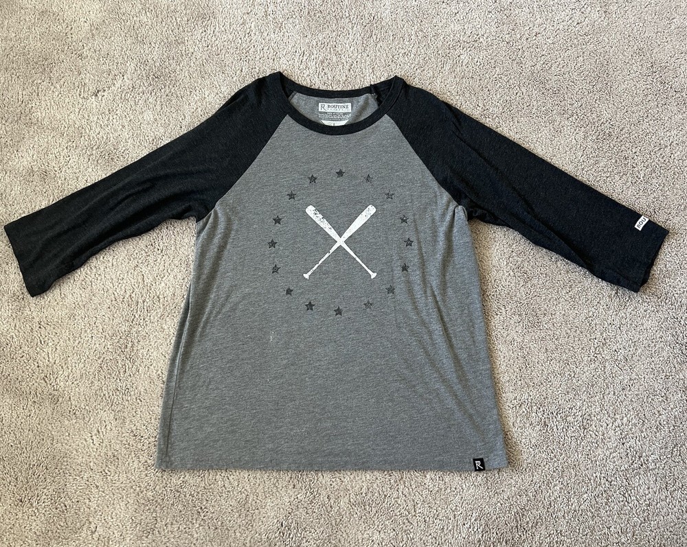 Routine Baseball 3/4 Sleeve T-Shirt Gray Mens Size Large Bats Stars