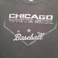 Chicago White Sox Men’s Black Distressed MLB Baseball Graphic T-Shirt Large