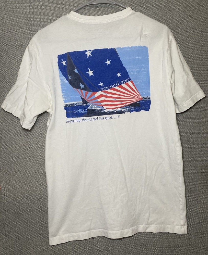 Vineyard Vines Men Short Sleeve Pocket Crew Neck Tee T-Shirt “FLAG SAILS” XS