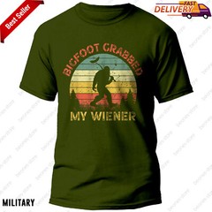 Funny Retro Bigfoot Design Hilarious Bigfoot Grabbed My Wiener Shirt Gift