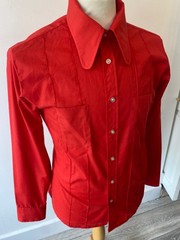 Vintage mens 70’s EUROCHIC RED BEAGLE COLLAR SEAMED POLY/COTTON SHIRT 38″