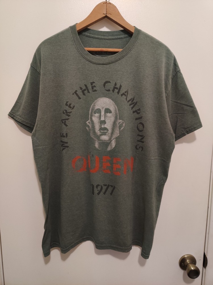 Queen Shirt Large Band Tee Rock Pop Freddie Mercury Brian May Tour Distressed