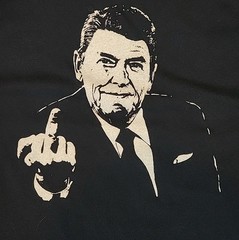 President Ronald Reagan T-Shirt Men’s XL Navy Blue Giving The Finger S/S