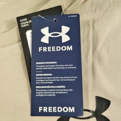 Under Armour Shirt Mens Small Beige Freedom Flag Graphic Crew Neck 1370810