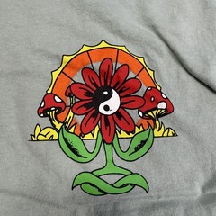 Market Shirt Mens XL Green Psychedelic Flower Mushroom Yin Yang Graphic Tee