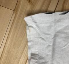 2000s Peeking Through The Blinds Graphic Tshirt Small