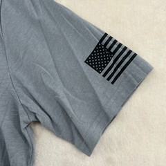 Under Armour Heatgear Loose Fit Men’s Size M Solid Gray Crew-Neck T-Shirt