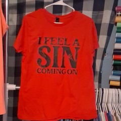 Gildan Heavy Cotton Men’s L Red Crew Neck Short Sleeve “I Feel A Sin” Tee