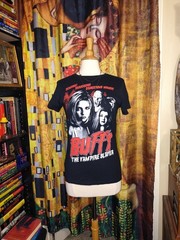 Sarah Michelle Gellar Tees Buffy the Vampire Slayer L + Cruel Intentions M NWT