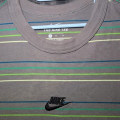 The Nike Tee Striped Men’s T-Shirt Size M Medium Embroidery Center Swoosh Logo