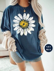 Vintage Daisy Graphic T-shirt, Distressed Floral Wildflower Tee T-Shirt