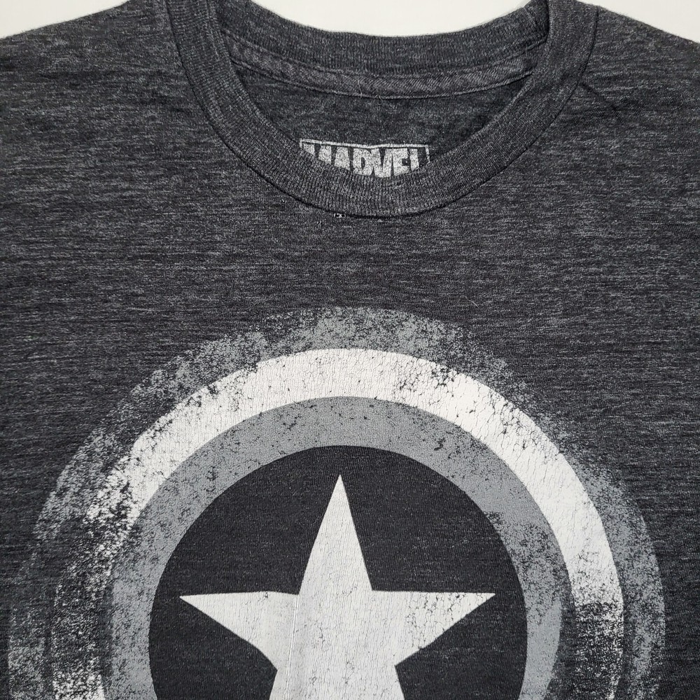Marvel Comics Men’s Small Captain America Shield Distressed Look Black Tshirt