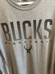 NBA Milwaukee Bucks 100% Polyester Long Sleeve Graphic Shirt Men’s Size XL Gray