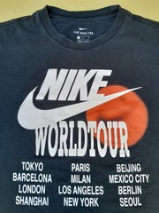 Nike World Tour Mens Medium Black Orange Graphic City Swoosh Streetwear Tee