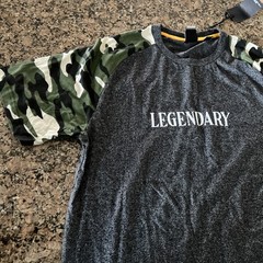 Men’s “LEGENDARY” Graphic T-Shirt – Camo Sleeves – Size XL