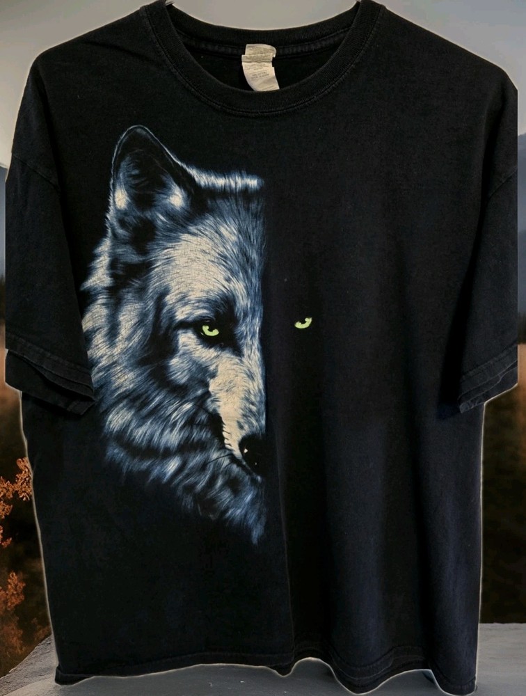 Wolf Graphic T Shirt Mens XL Black Neon Glaring Eyes Realistic Animal Tee Nature