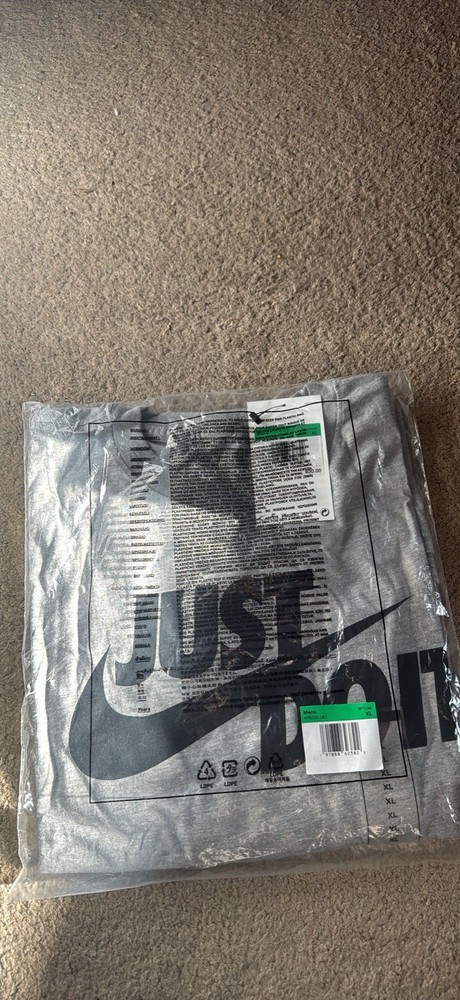 Nike Men’s XL Grey Just Do It T Shirt AR5006 011 NWT Logo Vintage