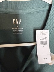 Men’s Gap Tee Shirts – 6 Tees – Assorted Colors – Size Small