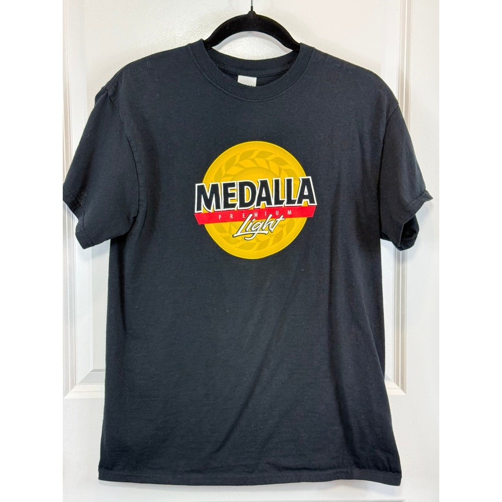 Gildan Medalla Light Premium Beer Graphic T-Shirt Mens Medium Black Tee Cerveza