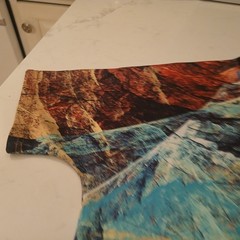 Vie + Riche Paris Abstract Color Camo Print Polyester T-Shirt Size Medium mlm
