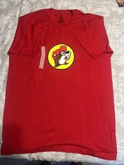 Red Buc-ee’s Gas Station Beaver Texas Gift Novelty Shirt Size Large NEW