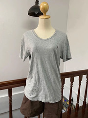 Tommy Hilfiger Womens Small Gray V-Neck Short Sleeve T-Shirt Embroidered Logo
