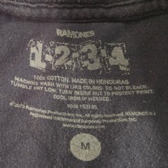 Ramones Full Colour Seal Graphic T-Shirt Men’s Size M Navy Blue Multi