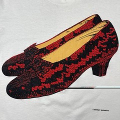 VTG 80s Wizard of Oz 20.5” x 29” Ruby Slippers / Stanley DeSantis T Shirt