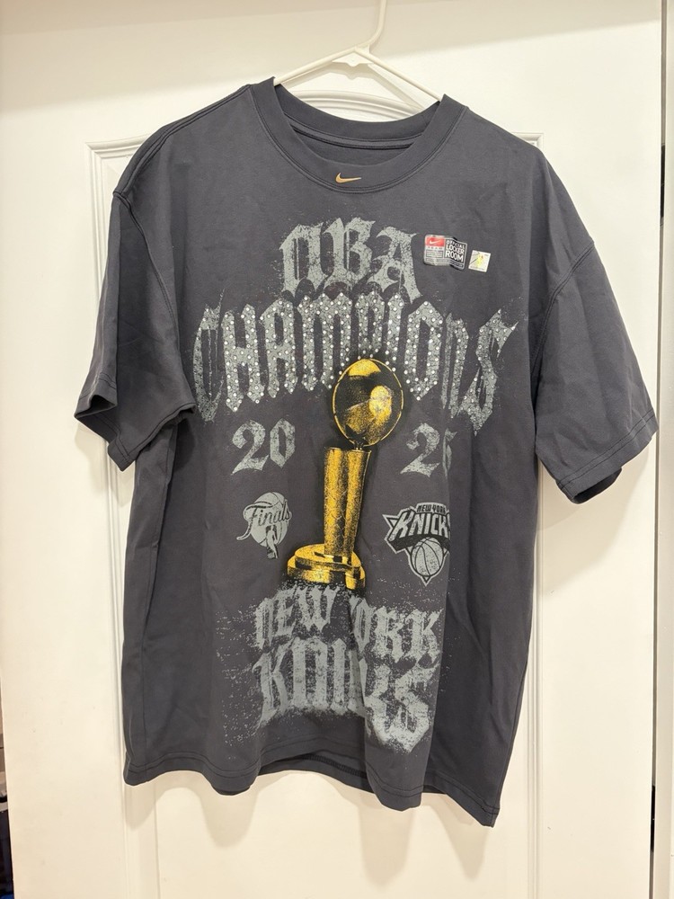 Size L New York Knicks Nike NBA Champions Crystal Rhinestone T Loose Fit Black