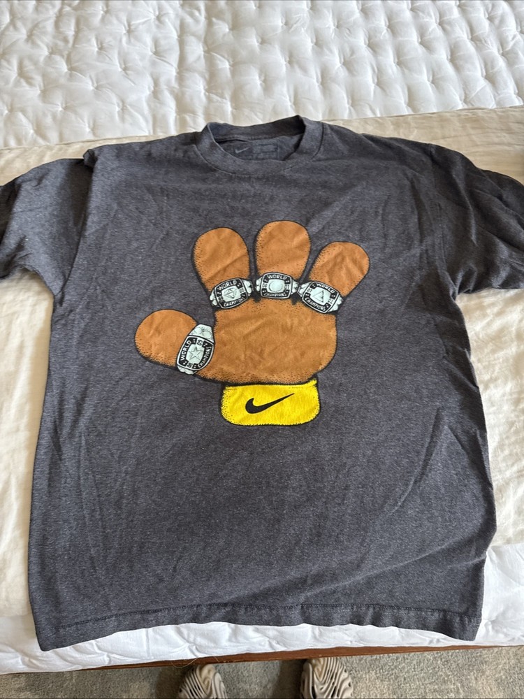 Nike Kobe “4 RINGS PUPPET HAND” Shirt Size M Lakers Championship Black Mamba