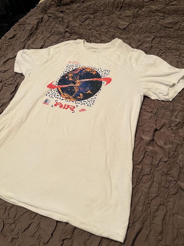 Nike Air Stylish White T-Shirt With World Logo In Size Small