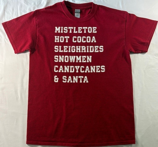 Gildan Men’s M Red Christmas T-Shirt Mistletoe Hot Cocoa Sleighrides Snowmen