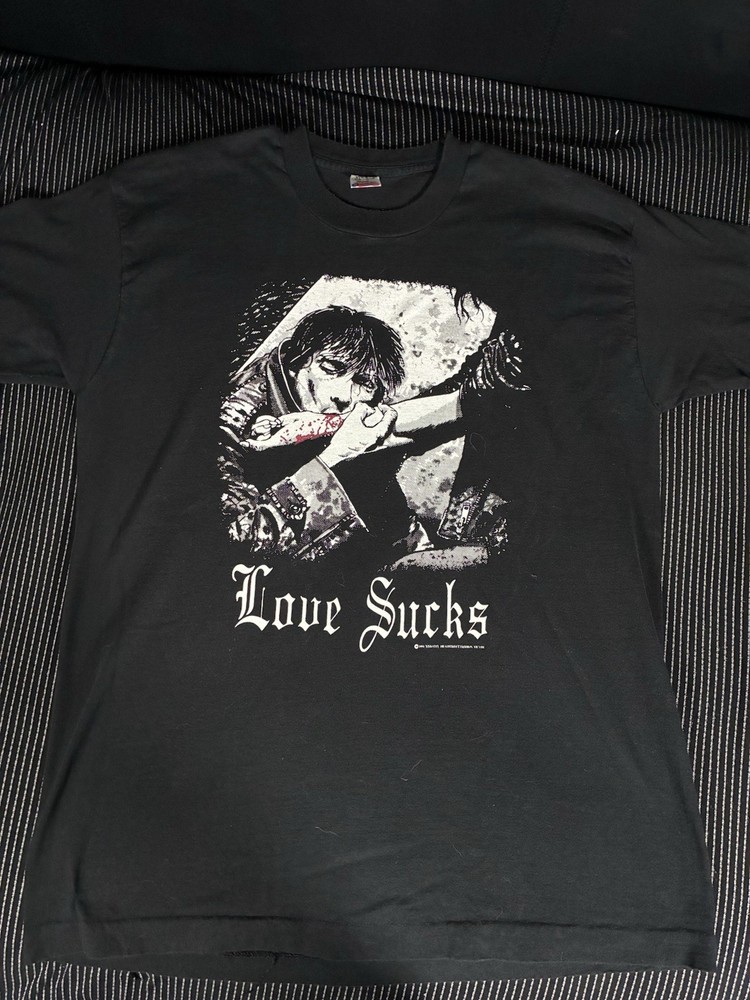 Fashion Victim Shirt Size XL 1990s Vampire “Love Sucks” Single Stitched USA