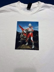 Ultraman Adult T-Shirt Medium – Ultra Man battle Lizard Creature Ultraman Japan